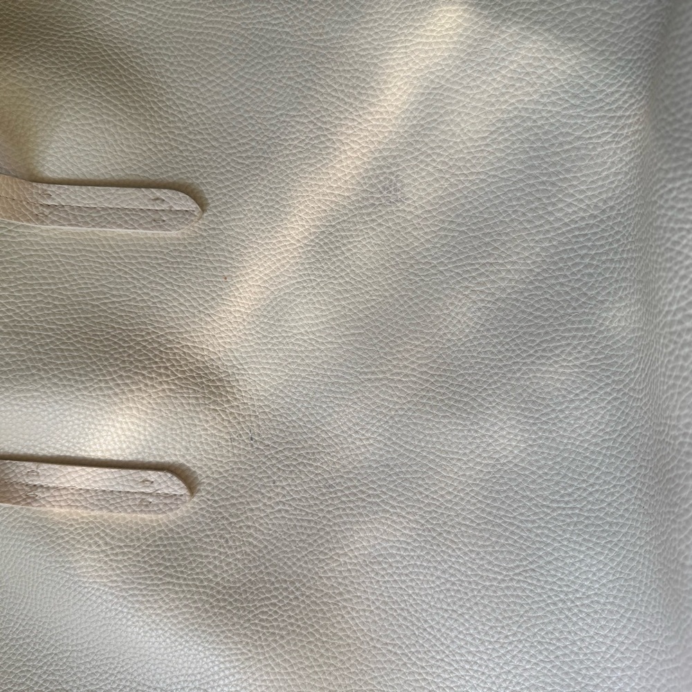Elegant Cream Tote Bag - Picture 2 of 4